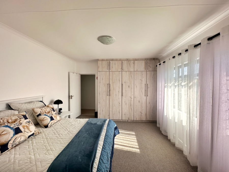 5 Bedroom Property for Sale in Fraaiuitsig Western Cape